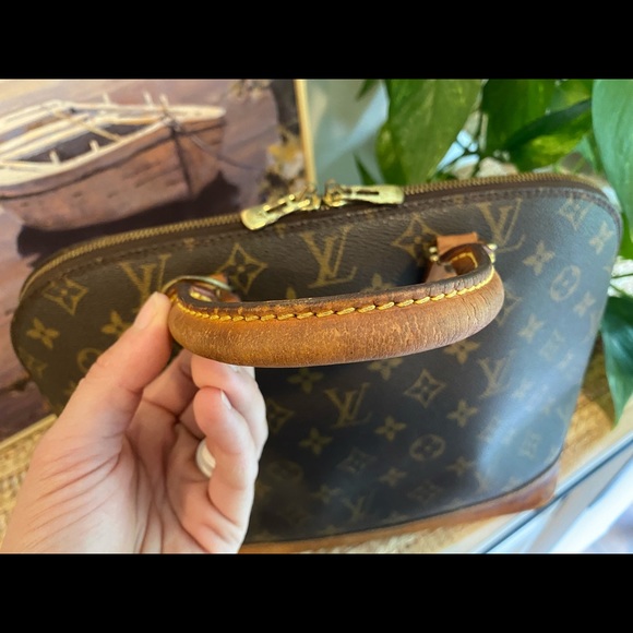 SOLD✨AUTHENTIC Louis Vuitton Alma PM✨ LV bag - Picture 4 of 14